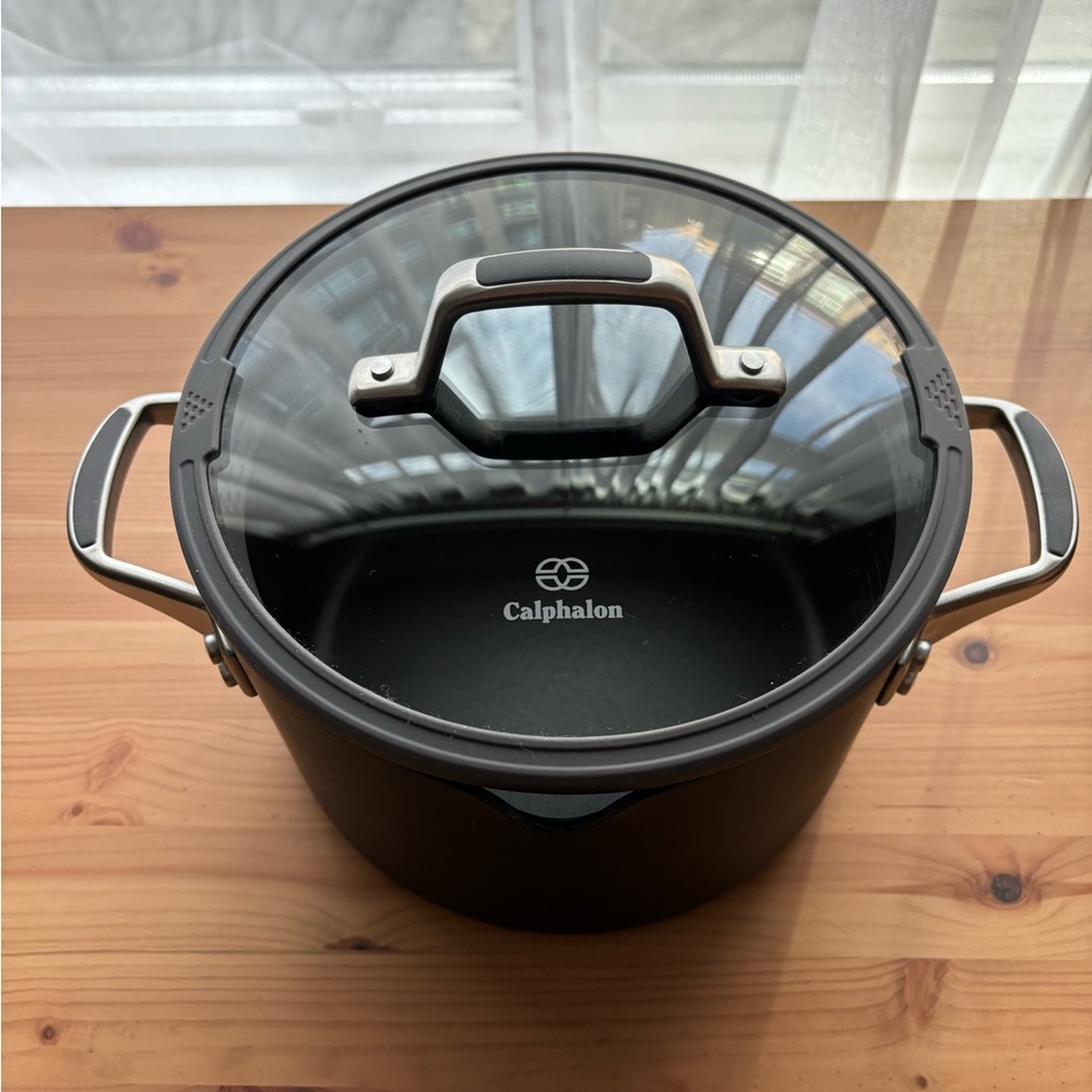 Calphalon 6 quart non-stick pot with lid